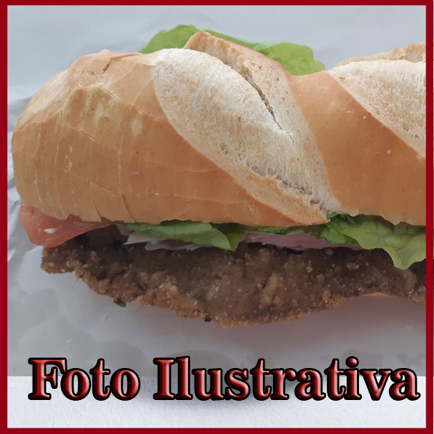 Milanesa en pan francés Común